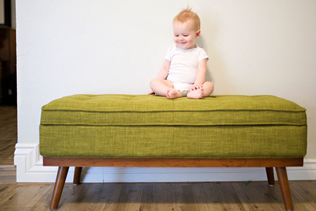 Ławka ze schowkiem do przedpokoju – dlaczego warto?