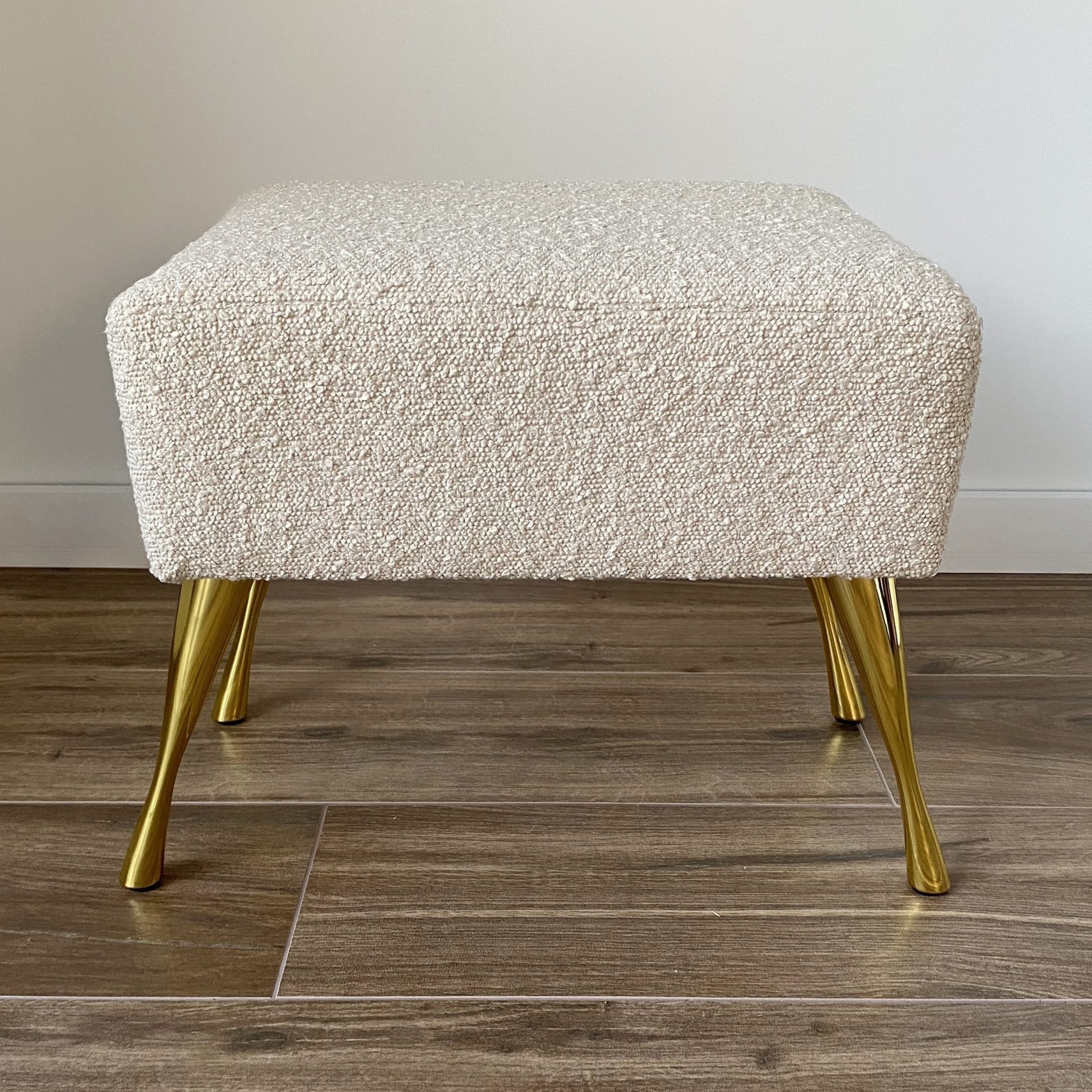 Pufa „Glam” beżowa BOUCLE baranek