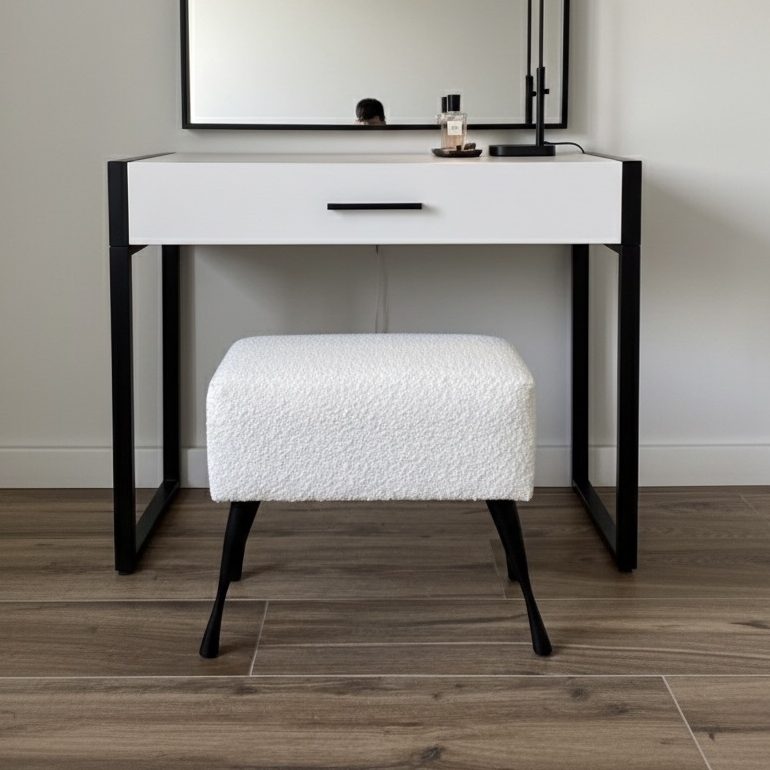 Pufa "Glam" biała BOUCLE baranek